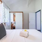 Villa Plumbago